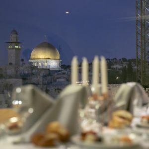 ארוחת ערב מול הנוף של הכותל